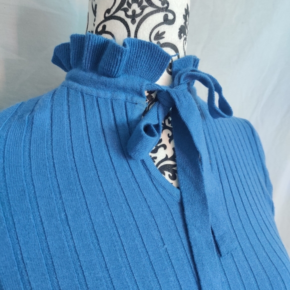 Lovely blue frill sweater - Picture 3 of 4